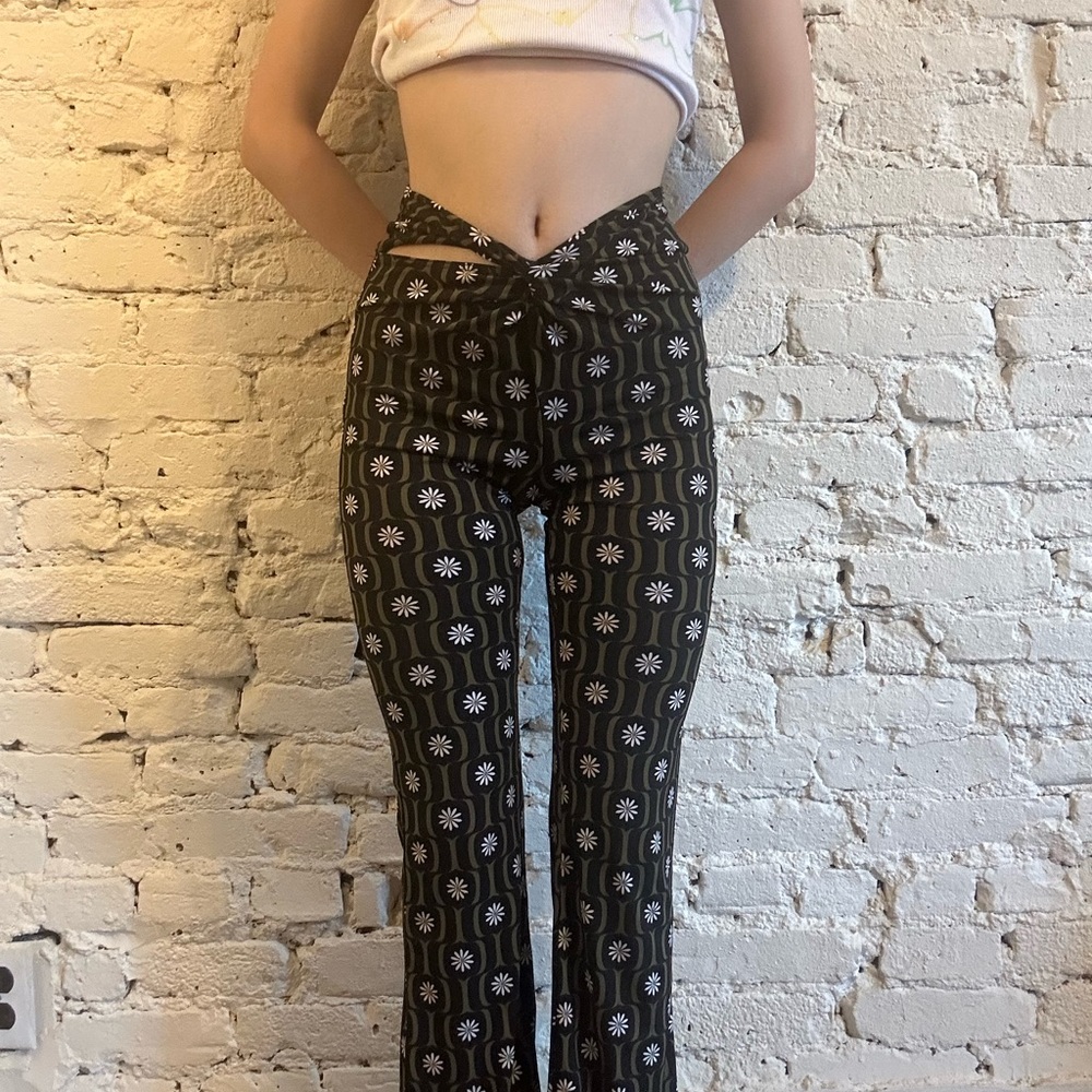 High waisted flared pants with flower pattern
